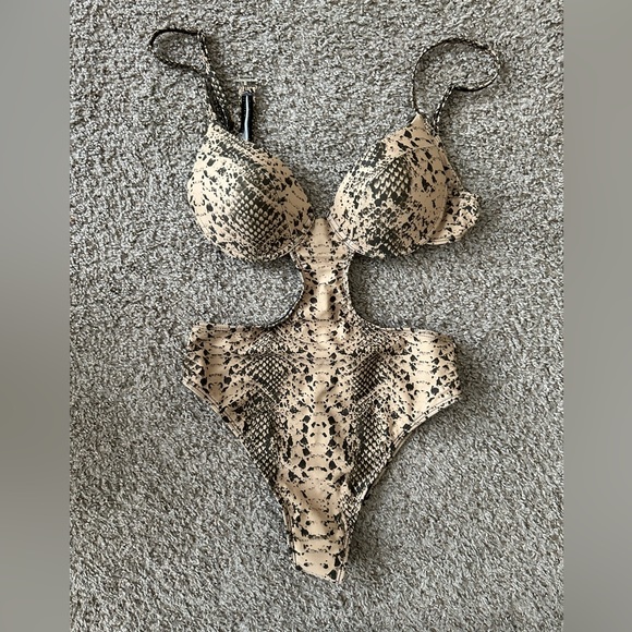 Swimsuit - Picture 1 of 3